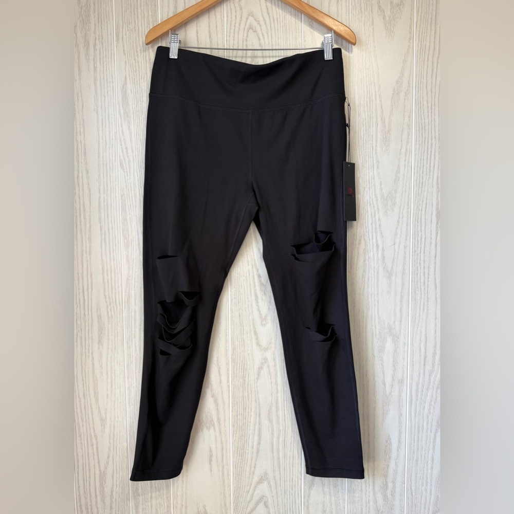 Mono B Black Cutout Active Leggings
Size: 1XL NWT - Picture 6 of 9